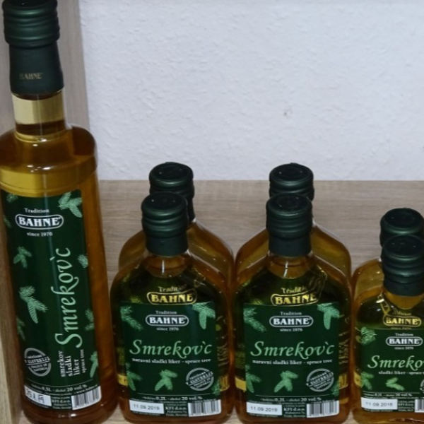 Spruce liqueur Smrekov'c Bahne